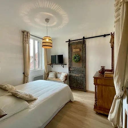 Holiday home Maison Coeur De St-cirq-lapopie Charme Jardin Clim *